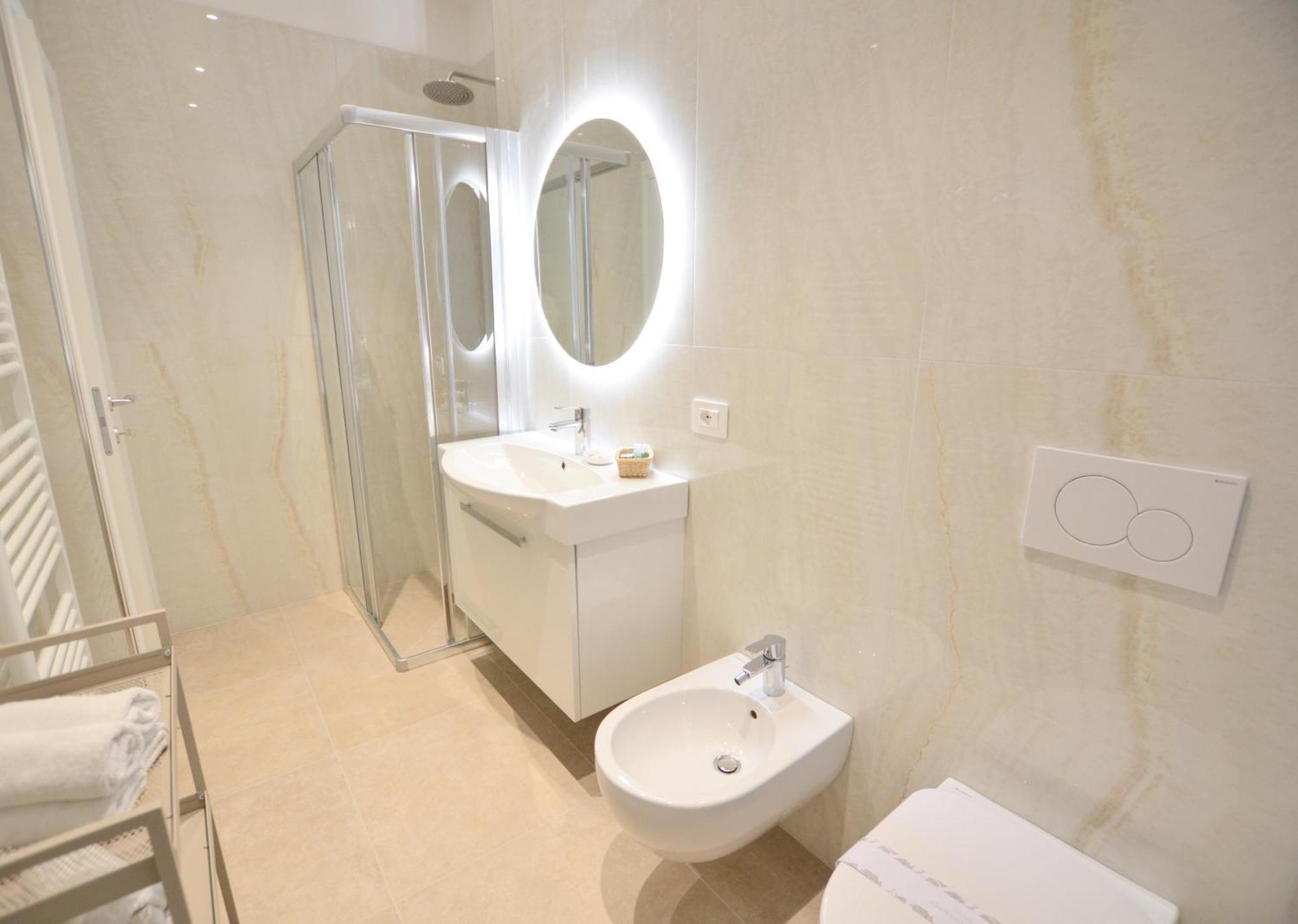 Villa Phoenix - Lake Apartments Riva del Garda Habitación foto